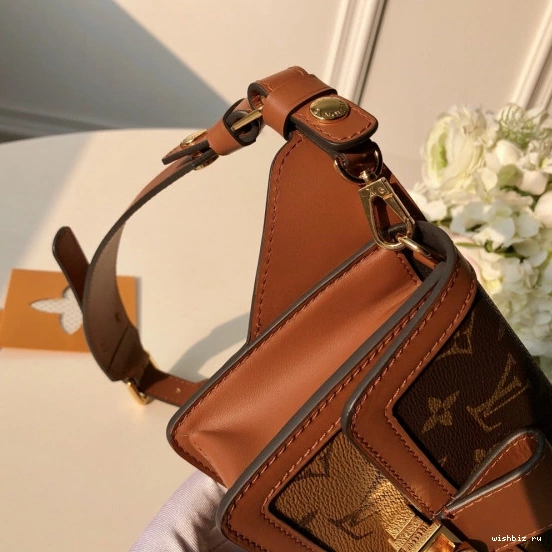 WIS Belt Vuitton Spring Louis Bag（2019 Show） 1008